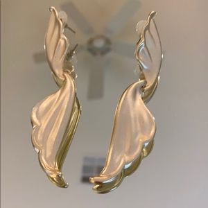 Kendra Scott gold wing inspired earrings!